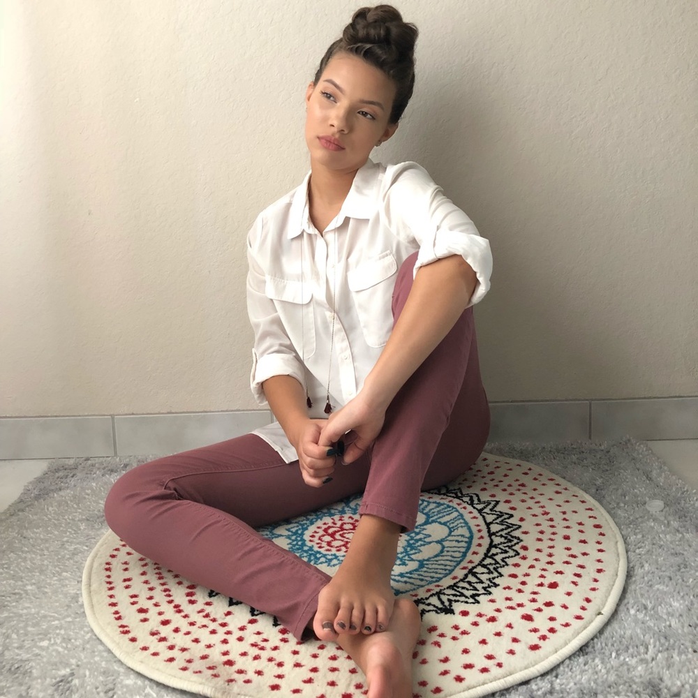 White button down top - Picture 2 of 4
